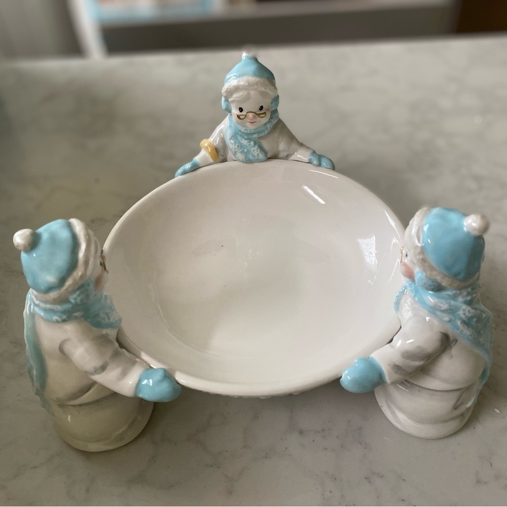 2002 Avon Snowlady 1st Edition Bowl